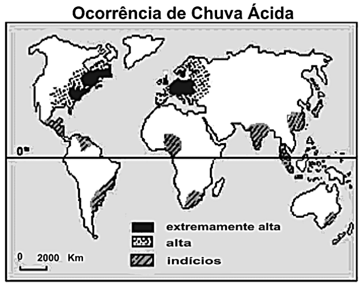 Mapa-múndi intitulado “Ocorrência de Chuva Ácida”, com a linha do Equador marcada por 0° e escala gráfica de 2000 km. A legenda tem três classes: “extremamente alta” (preto), “alta” (pontilhado) e “indícios” (hachurado). As manchas pretas cobrem o nordeste dos Estados Unidos e o sudeste do Canadá e a Europa Central e Ocidental; áreas pontilhadas aparecem em torno dessas manchas, no oeste da América do Norte e no leste da Ásia; áreas hachuradas de indícios aparecem em partes da América do Sul, da África, do sul e leste da Ásia e da Austrália.