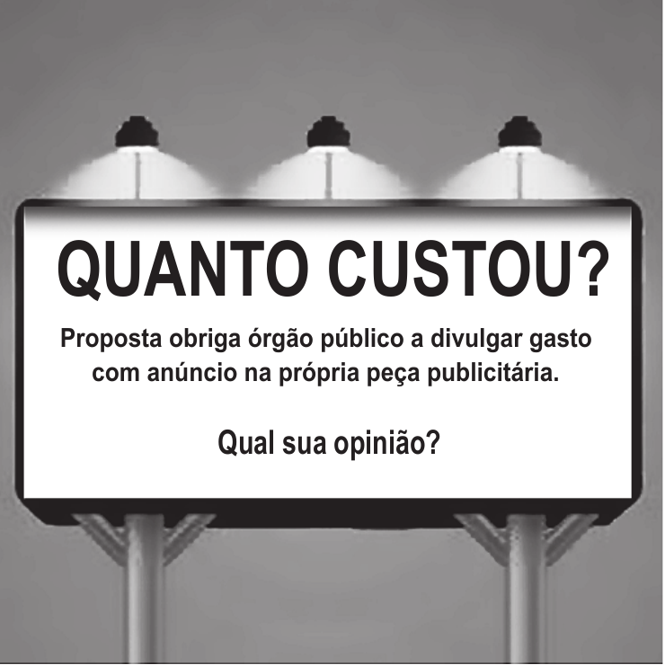 Imagem de um painel sustentado por duas hastes, com três luminárias e texto.