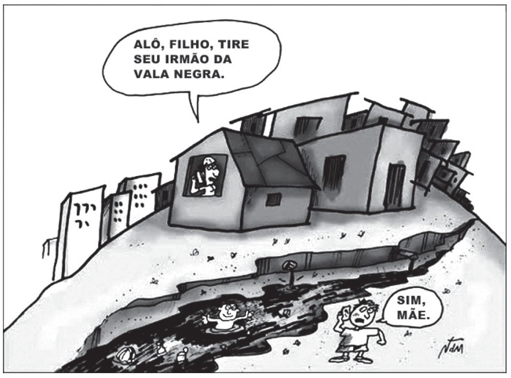 Charge em preto e branco. Sobre um morro, casas simples de uma comunidade, uma delas com antena parabólica; ao fundo, prédios altos. Da janela de uma casa, onde uma mulher fala ao telefone, sai o balão: "ALÔ, FILHO, TIRE SEU IRMÃO DA VALA NEGRA." No sopé do morro corre uma vala de esgoto a céu aberto, com lixo e moscas; dentro dela está uma criança e, à beira, outra criança com um celular na mão responde: "SIM, MÃE." Assinatura "Nani" no canto inferior direito.