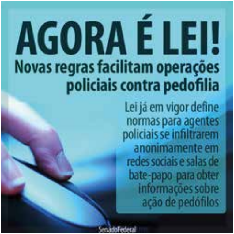 Postagem do Senado Federal em rede social. Sobre fundo azul, com a fotografia de uma mão apoiada em um mouse de computador, lê-se em destaque: “AGORA É LEI! Novas regras facilitam operações policiais contra pedofilia”. Em um quadro à direita: “Lei já em vigor define normas para agentes policiais se infiltrarem anonimamente em redes sociais e salas de bate-papo para obter informações sobre ação de pedófilos”. Na base, a assinatura “SenadoFederal”.